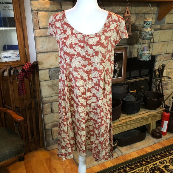 Hem & thread size Large red cap sleeve dress